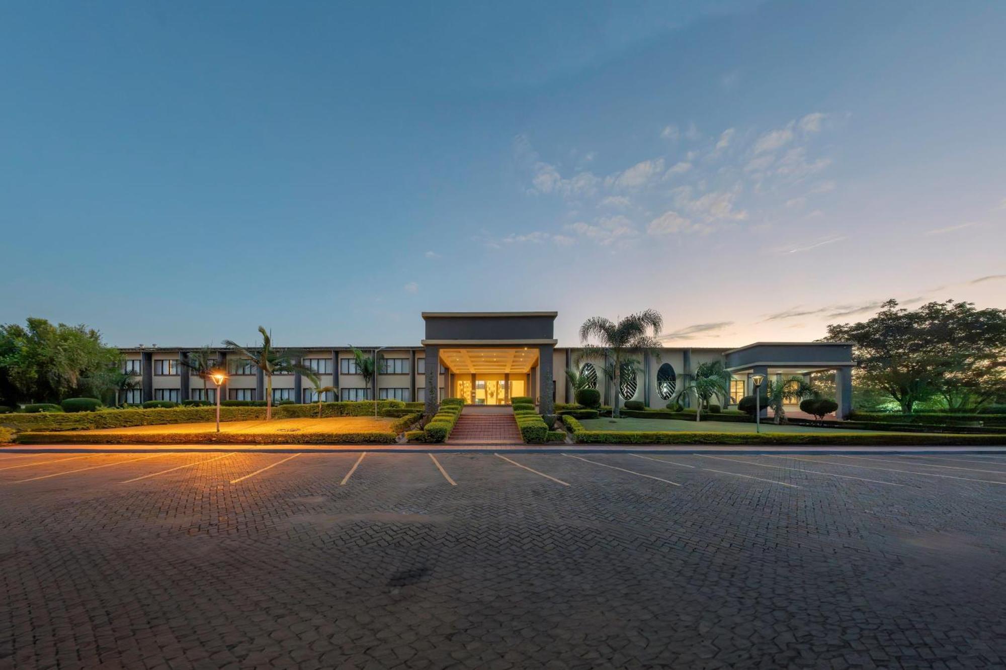 Protea Hotel By Marriott Chipata Exterior photo